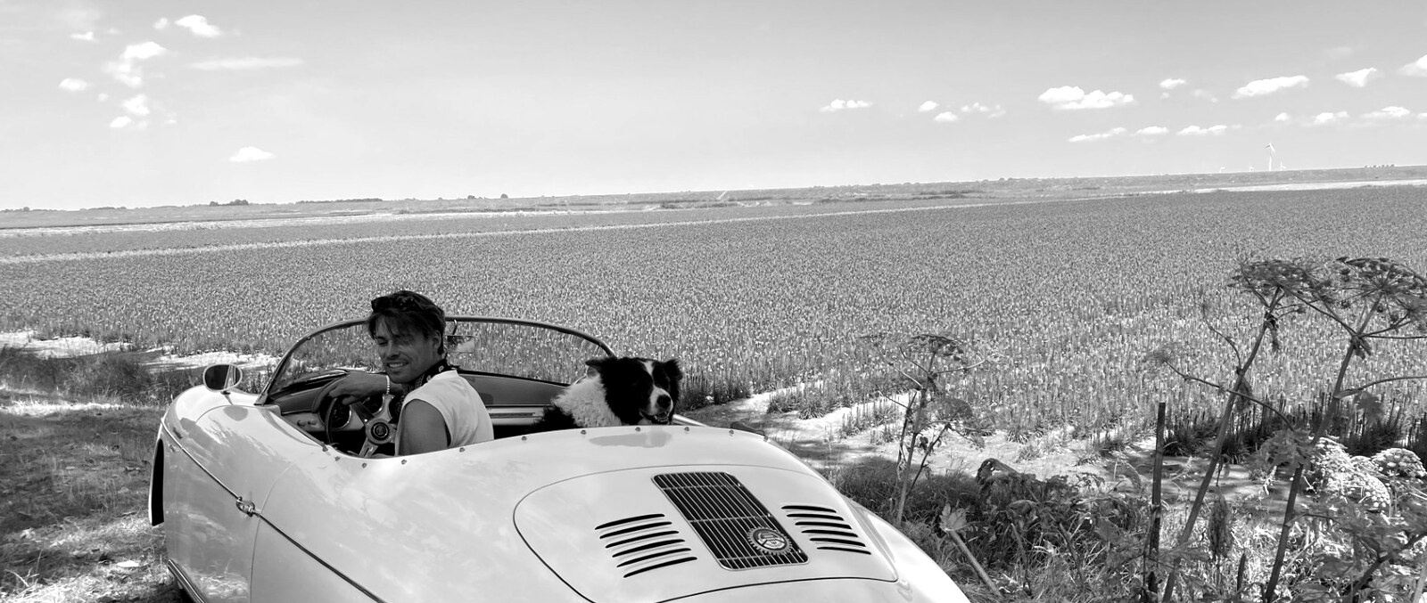 Nicolas Larosse in een klassieke Porsche